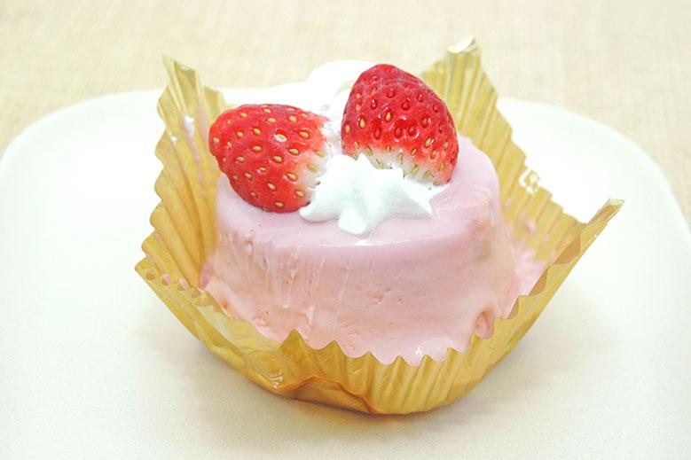 ●いちごのルビーチョコケーキ(税込 368円)