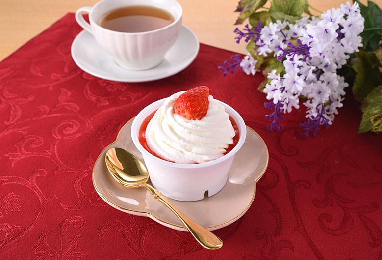 ●クリームほおばる苺のケーキ（税込298円）