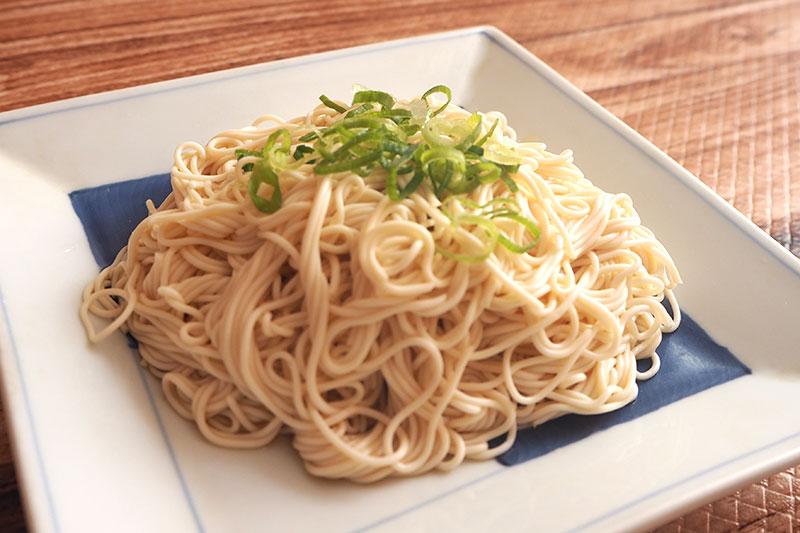 コンビニの糖質オフ麺①とうふそうめん風　本枯れ節入りのめんつゆ付き｜紀文 203円