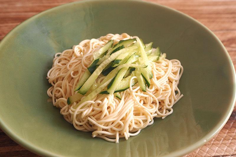 コンビニの糖質オフ麺③担々風味の麺つゆで食べるとうふそうめん風　ピリ辛麺つゆ付き｜紀文  203円