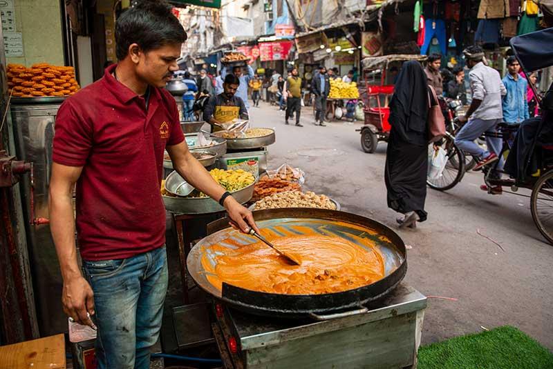 「バターチキンカレー」は、インドの北部デリーではポピュラーなメニューのひとつ。