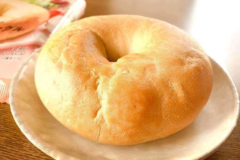 コンビニの冷凍パン③国産小麦のもちっとベーグルプレーン｜ファミリーマート