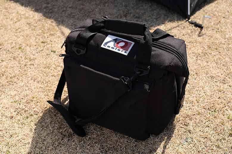 1.AO Coolers(エーオー クーラーズ) 6パックキャンパスソフトクーラー